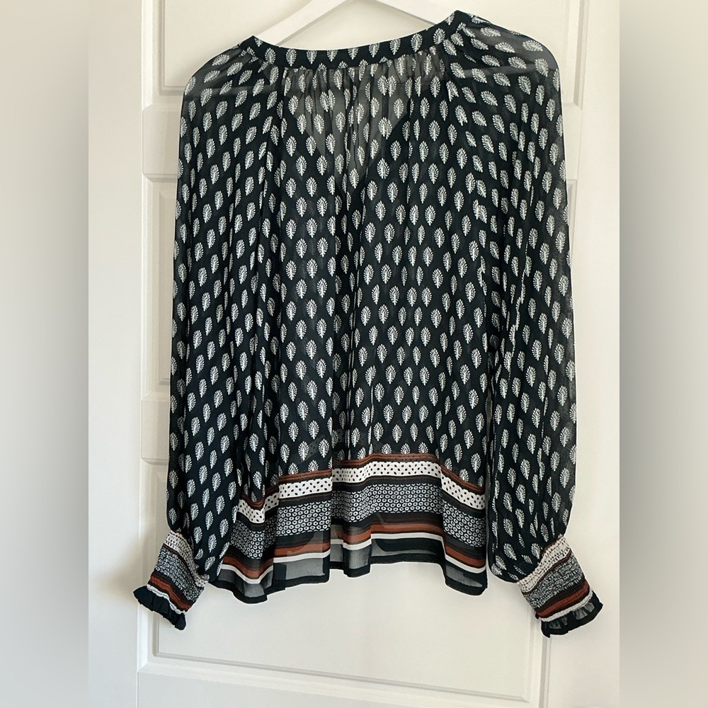 Black Printed V-Neck Long-Sleeve Blouse with Border Hem - Picture 2 of 4